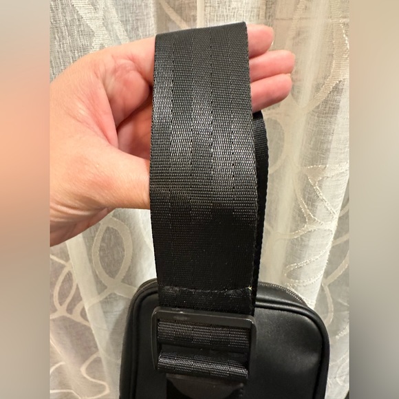 FIFA World Cup Limited Edition Qatar Airlines Shoulder Bag - Picture 3 of 6